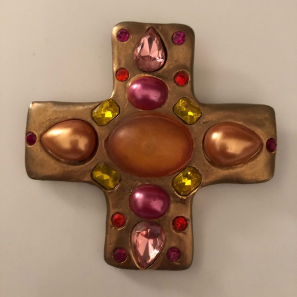 20th century gold molded glass & crystal brooch